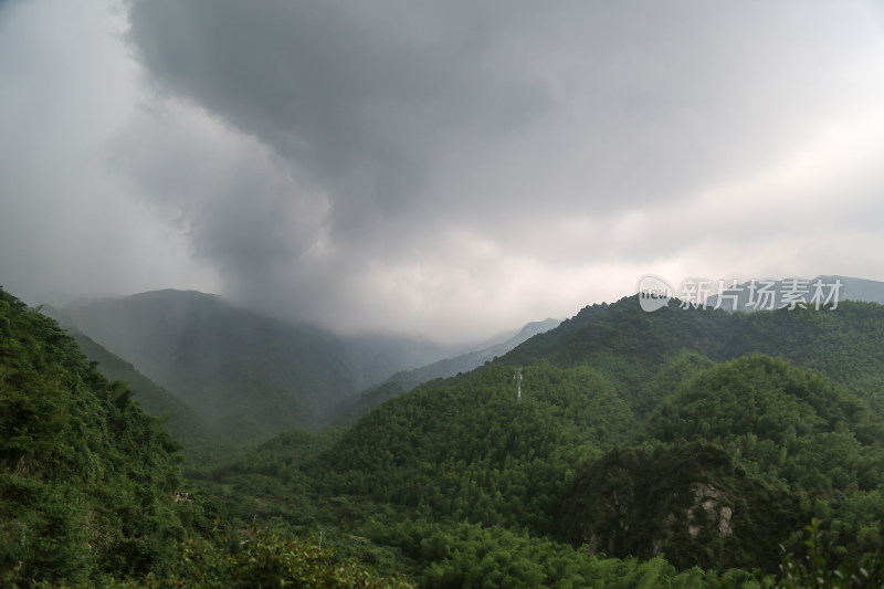 暴风雨来临武功山乌云风光