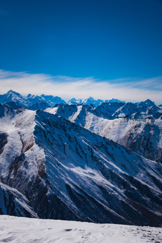 新疆天山山脉雪山山峰山脉