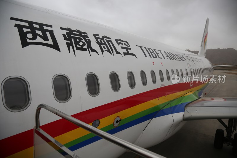 西藏拉萨机场民航飞机