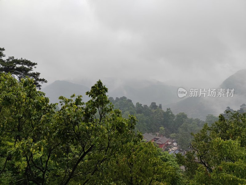 山间寺庙