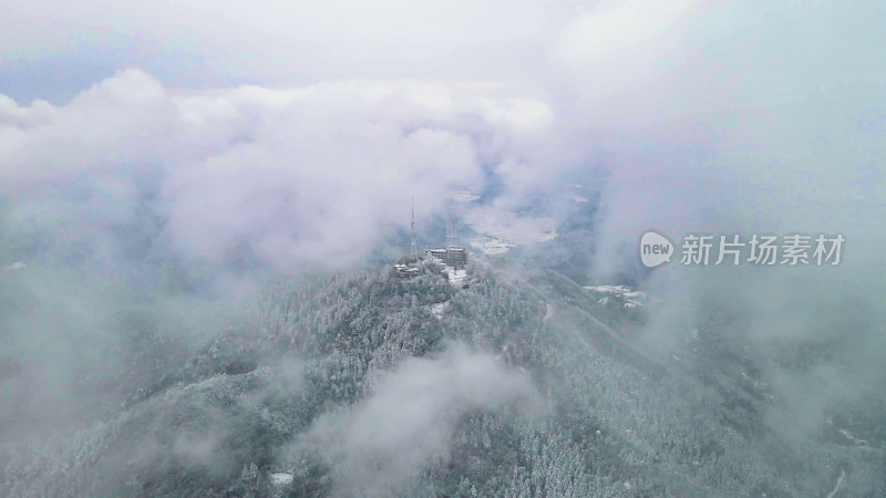 航拍大山森林冬天雪景迷雾