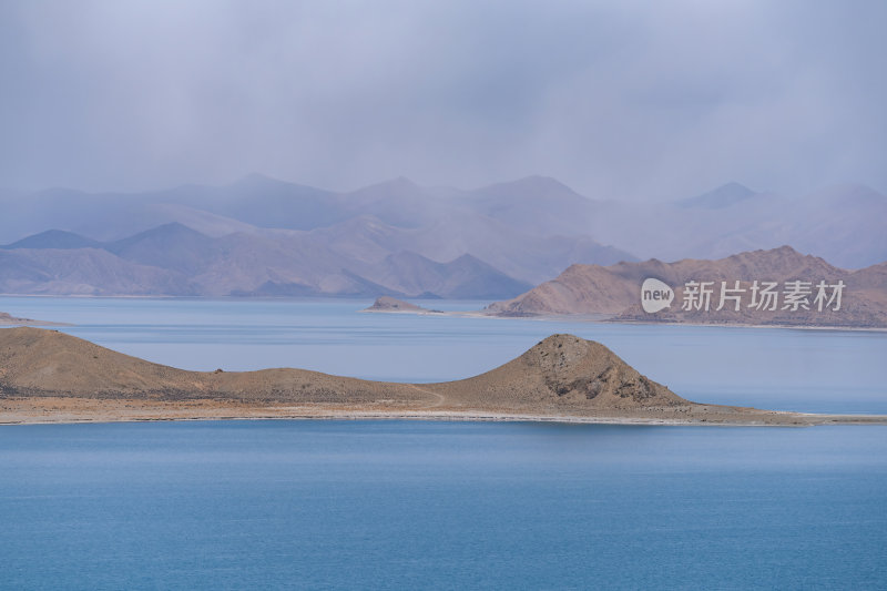 西藏山南羊卓雍措圣湖神湖蓝色藏地圣湖雪山