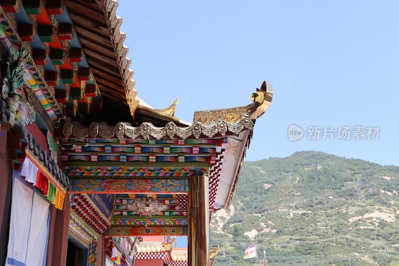 四川阿坝州松潘川主寺寺庙建筑和屋顶