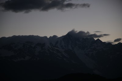 夕阳下的雪山