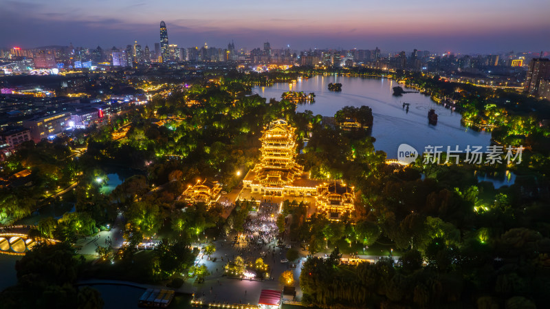 山东济南大明湖夜景航拍灯光