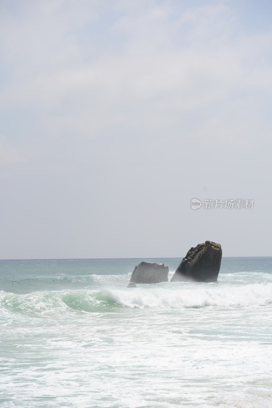 海南三亚万宁日月湾海浪