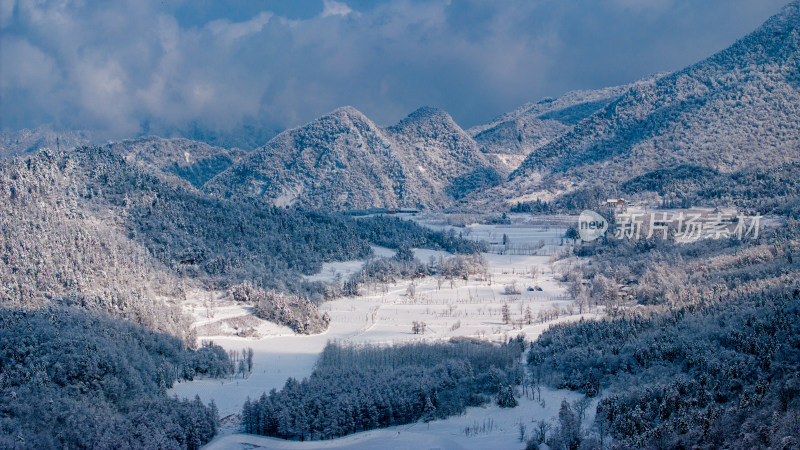 汉中龙池雪景