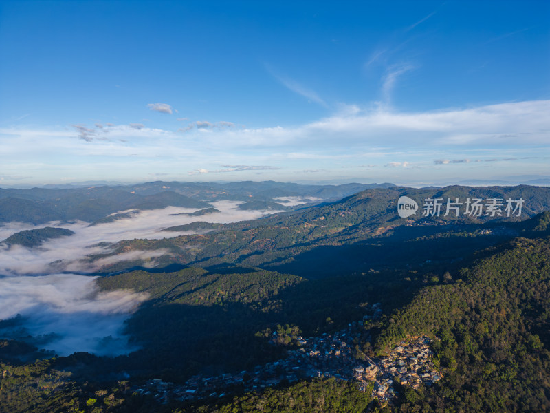 航拍云海中的景迈山山脉壮美自然景象