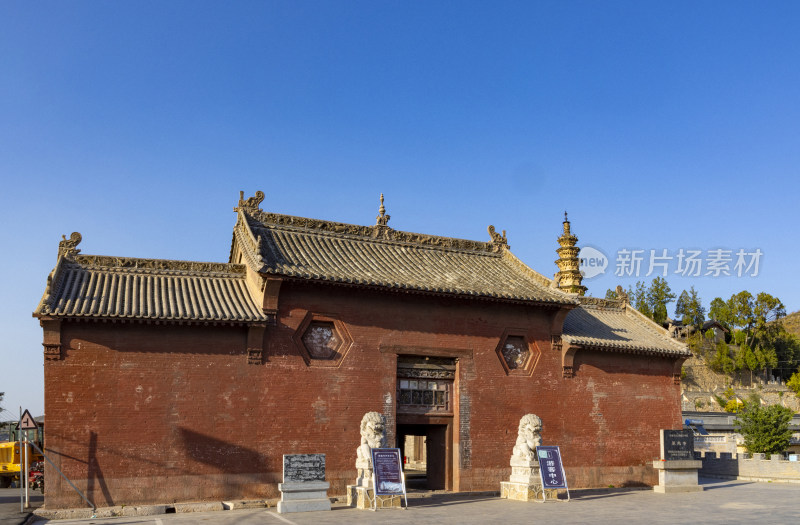 山西长治浊漳河谷原起寺青龙宝塔