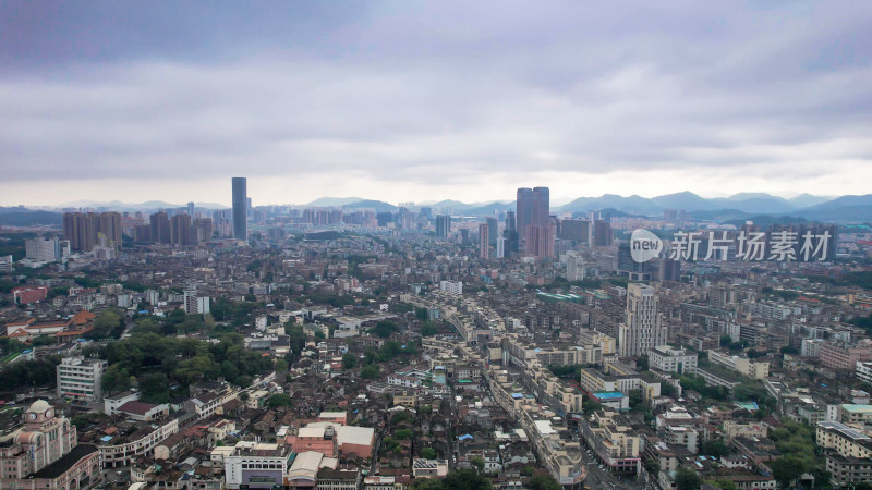 城市极端天气暴雨来袭航拍广东中山