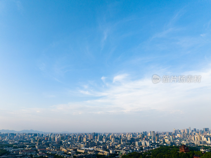 航拍视角下的中国杭州城市天际线