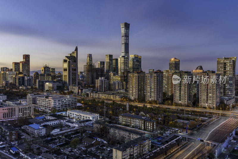 北京日落时分的城市多元建筑景观