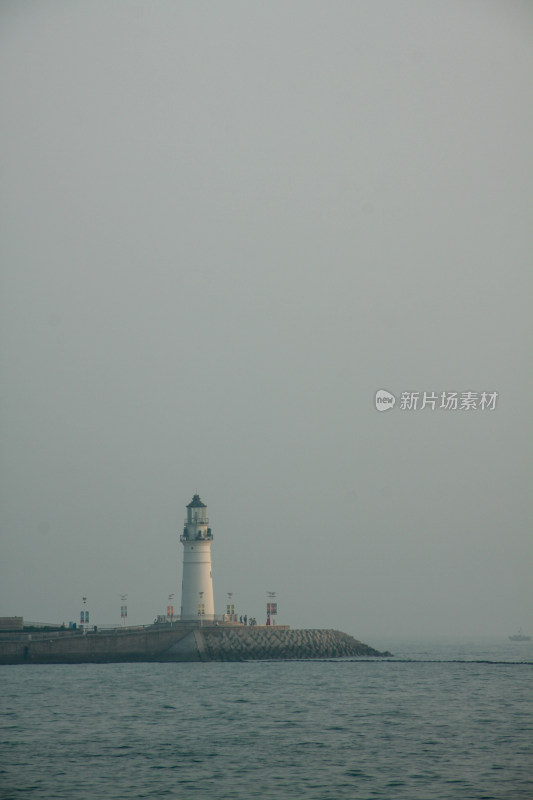 青岛海边灯塔