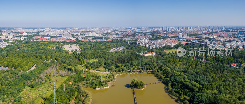 青州植物园森林秋景和建筑群城市风光航拍