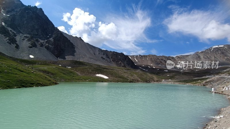 高山湖泊自然风光