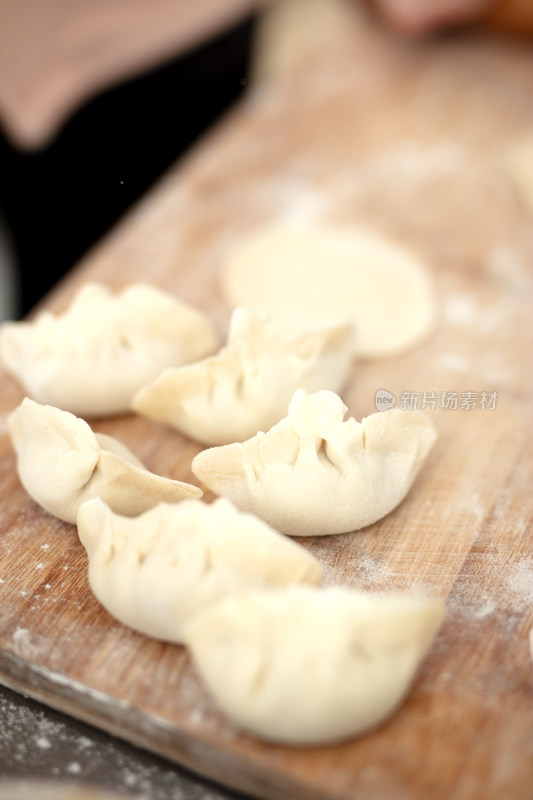 制作好的饺子等待下锅