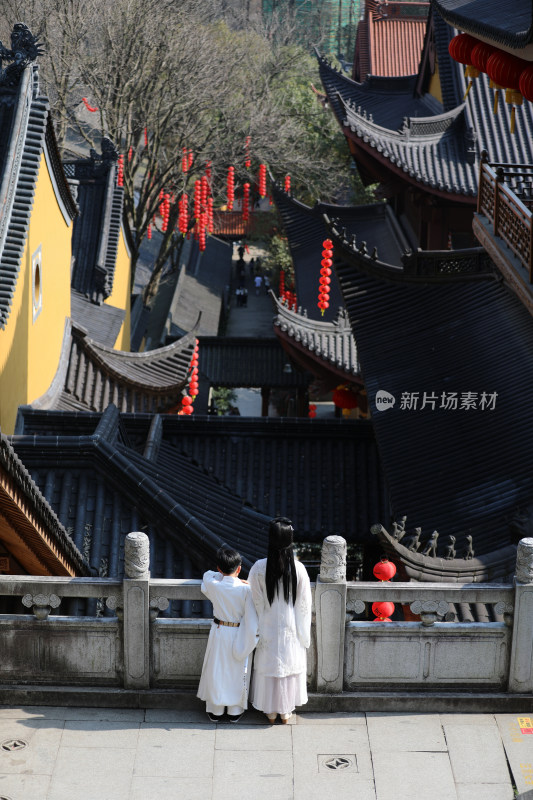 中国杭州上天竺法喜寺穿汉服的母子肖像