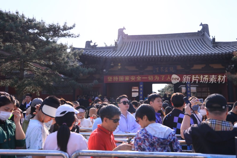 山西大同华严寺爆满各地游客人山人海的盛景