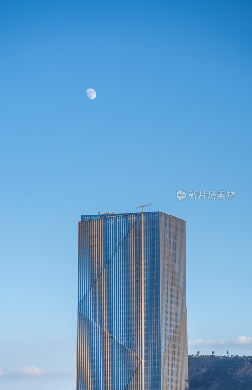 城市摩天大楼天空和月亮背景素材