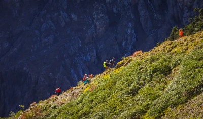 户外徒步登山旅行