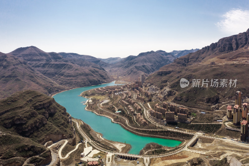 春天航拍河北省山区一渡天鹅湖风景