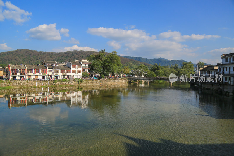 秀丽安徽黄山市水乡建筑风光