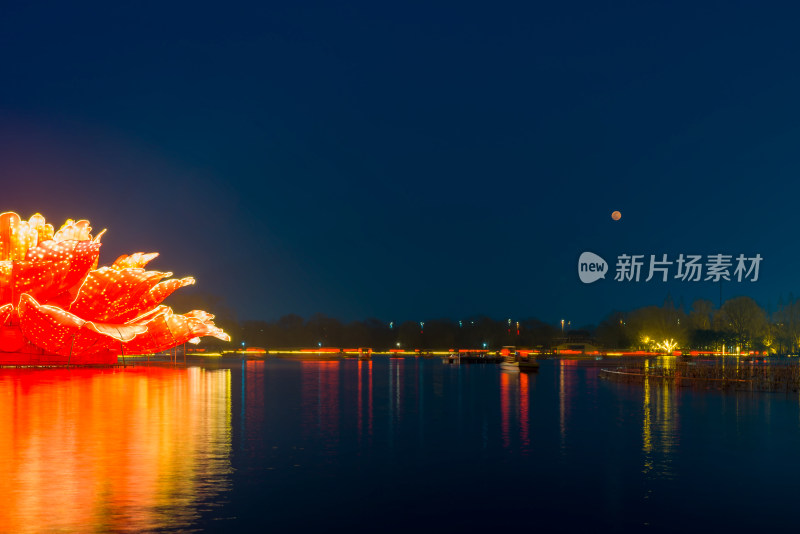 洛阳隋唐遗址植物园新年庆祝喜庆灯会湖水