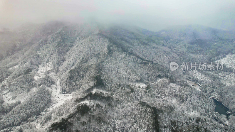 山川丘陵雪景