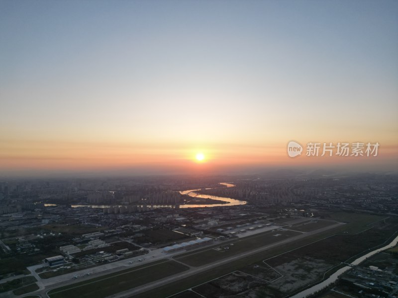 落日余晖下的城市河流-超清4K