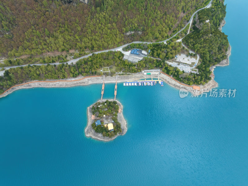 西藏林芝地区巴松错村庄神湖春色高空航拍