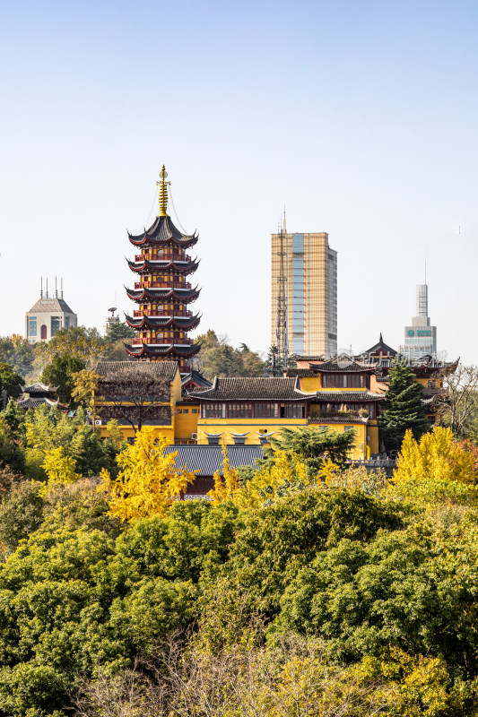 古今建筑融合南京古鸡鸣寺紫峰大厦古今同框