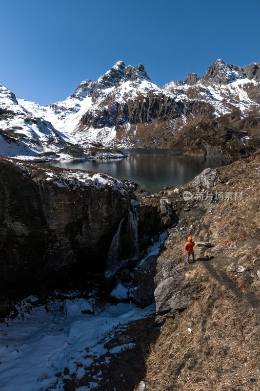 云南香格里拉南极洛雪山湖泊高空航拍