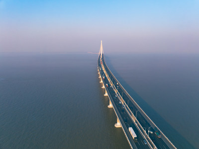 航拍上海长江大桥