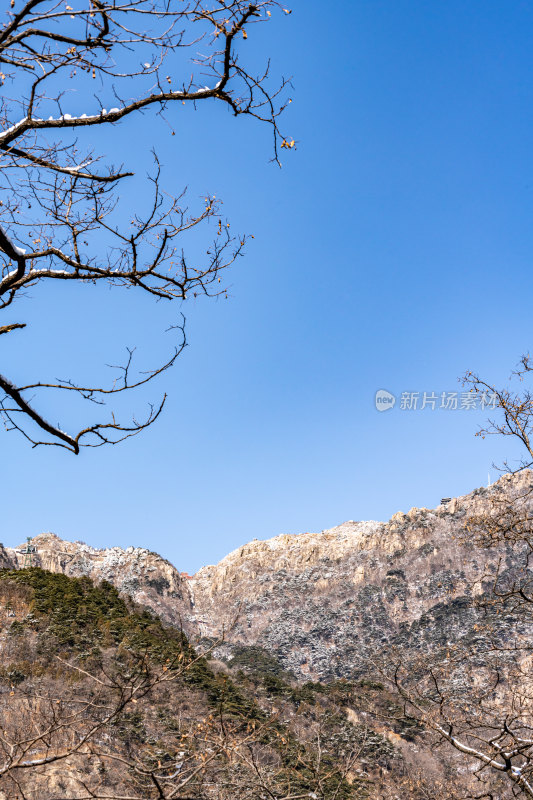 山东泰安泰山风景区雪景自然景观