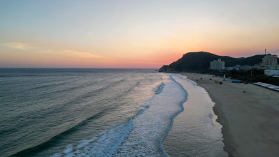 航拍广东阳江海陵岛大角湾海滨浴场