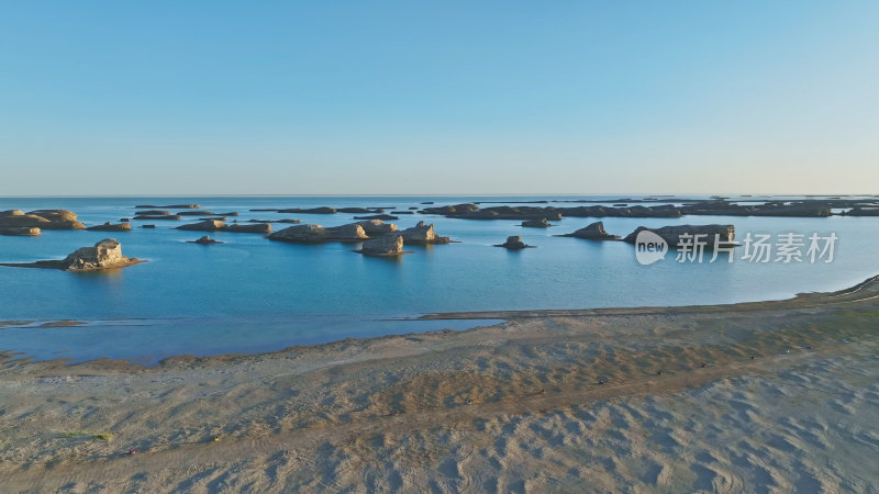 青海水上雅丹地貌航拍