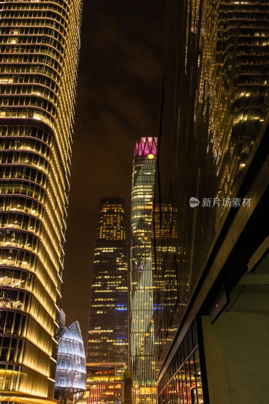 夜幕下的摩天大楼都市夜景城市现代建筑群