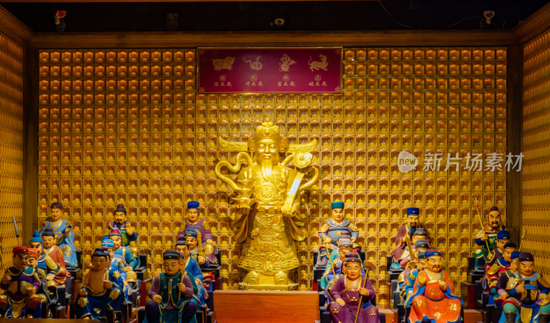 青岛天后宫，太岁和财神塑像