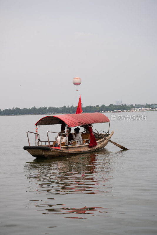 武汉东湖风景区东湖听涛湖泊水域游船