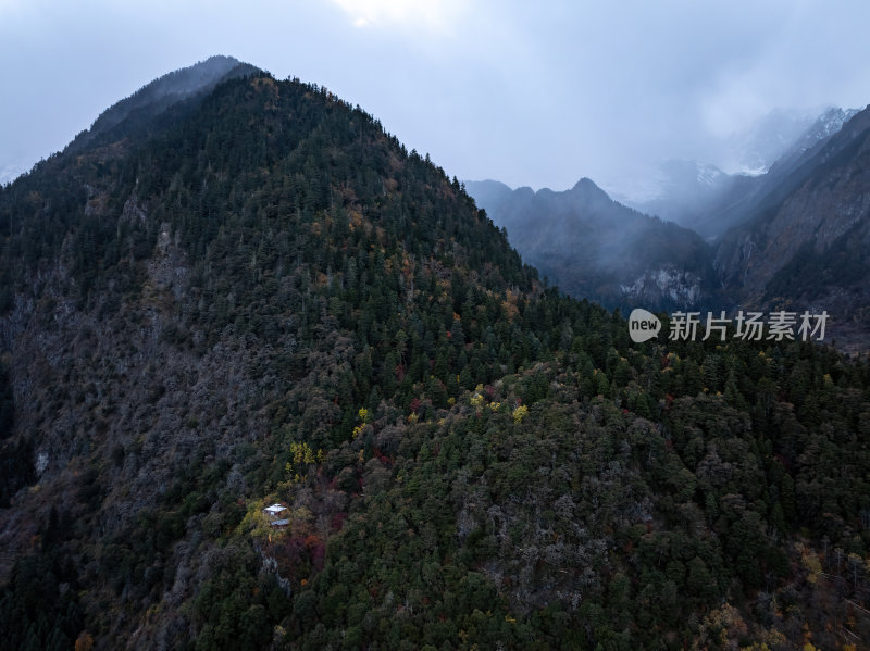 云南香格里拉雨崩村梅里雪山秋色高空航拍