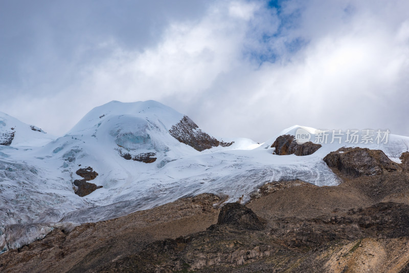 川西格聂雪山自然风景