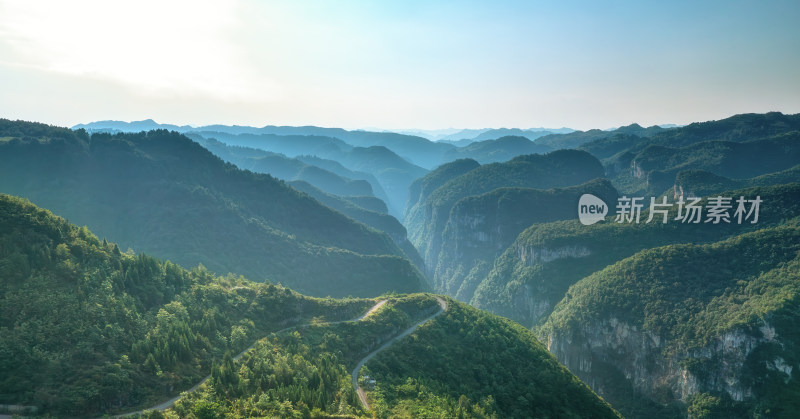 乌蒙山深处盘山公路