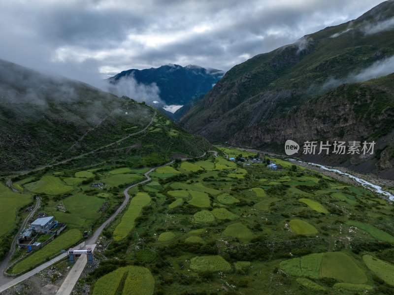 西藏山南洛扎秘境库拉岗日白马林措航拍