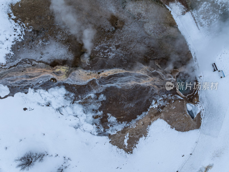 冰岛北极圈火山群间歇泉冬季温泉景观航拍