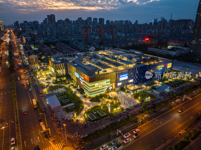 合肥宜家商场傍晚夜景，全景