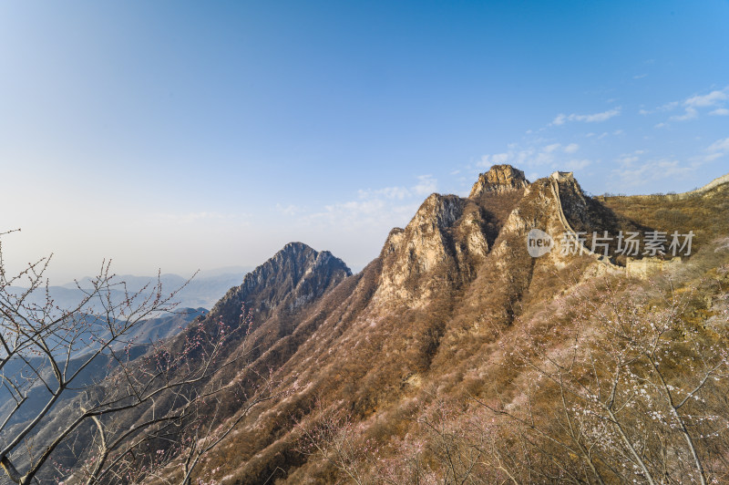 春天早晨北京明长城箭扣长城