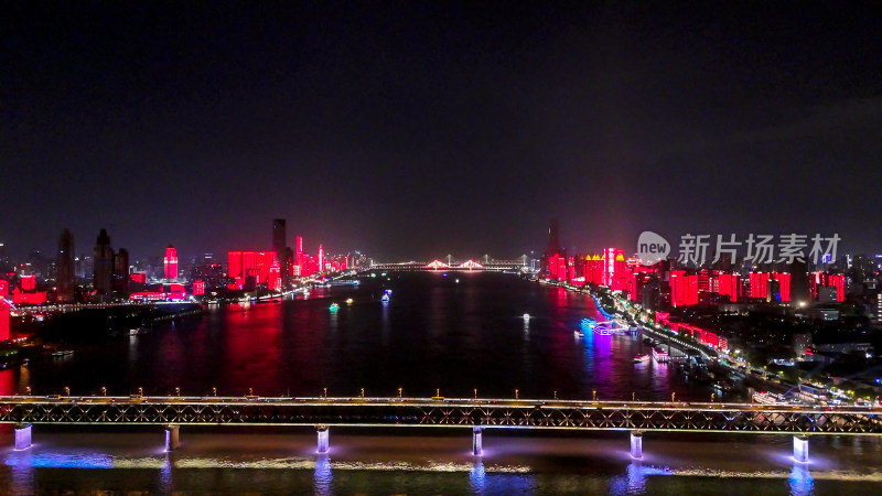 航拍湖北武汉长江大桥夜景交通