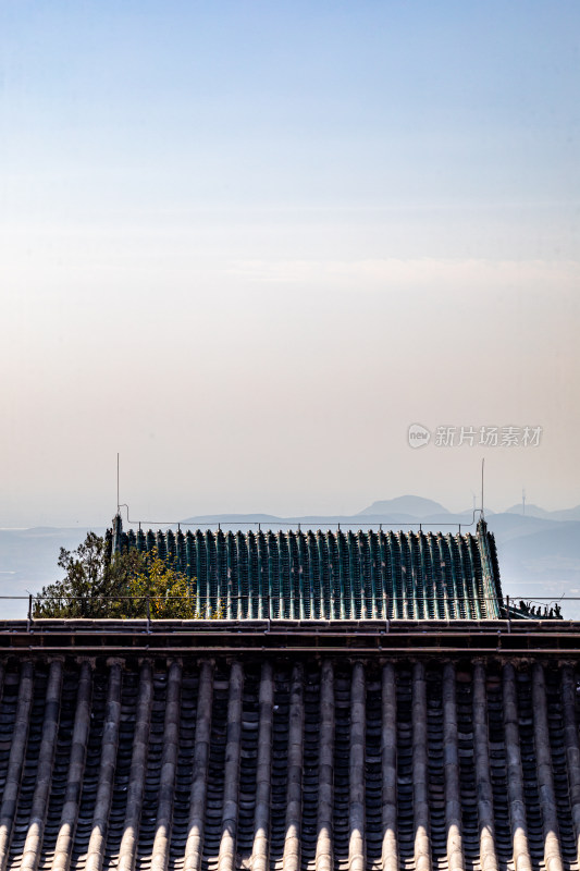 中式古建筑屋顶远景