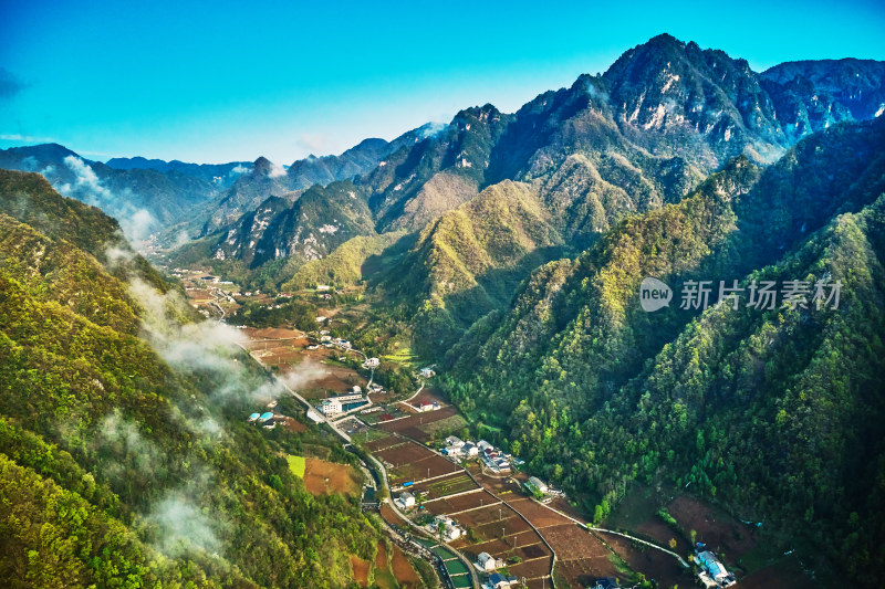 湖南神农架林区太阳坪自然保护区长坊村