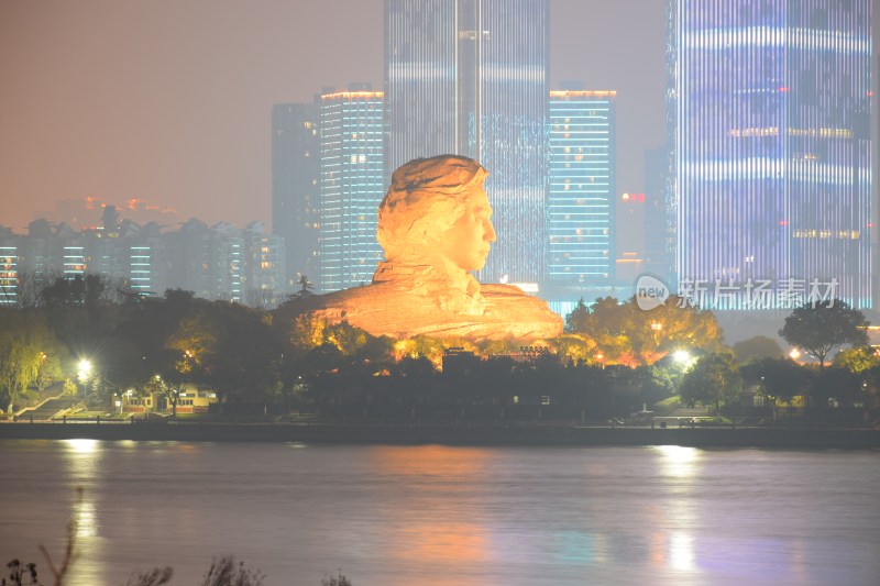 长沙橘子洲头夜景与城市建筑